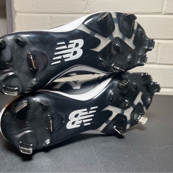 New Balance Women’s Fuse V2 SMFUSEK2 Sz 6 Fastpitch Metal Cleats - Picture 7 of 10